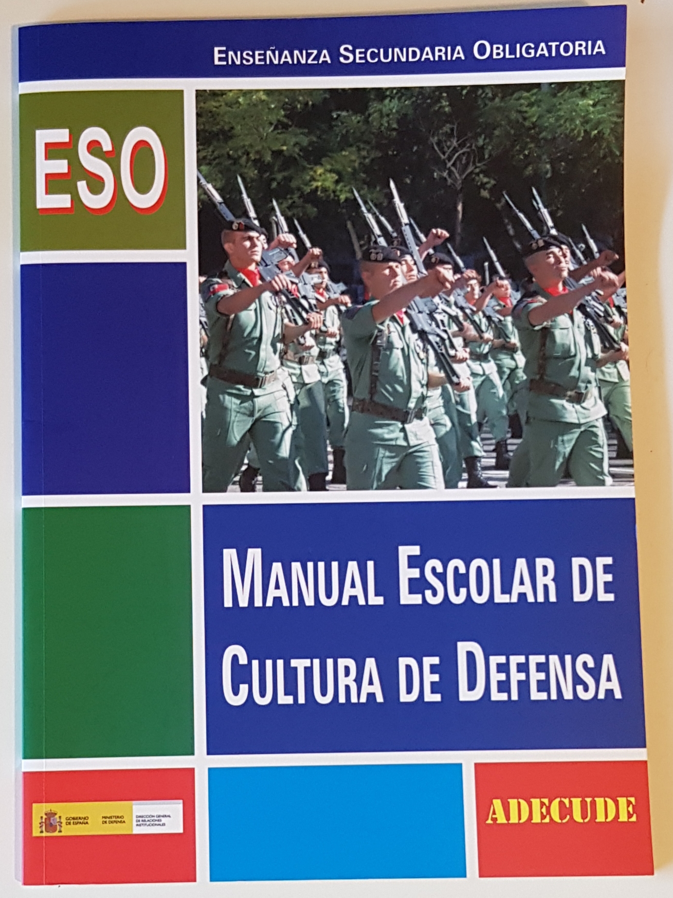 Imagen de portada del libro Manual escolar de cultura de defensa para estudiantes de la E.S.O.