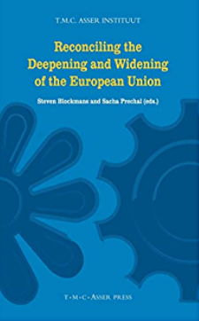 Imagen de portada del libro Reconciling the deepening and widening of the European Union
