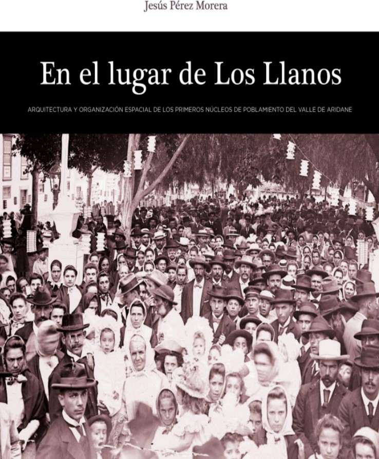 Imagen de portada del libro En el lugar de Los Llanos. Arquitectura y organización espacial de los primeros núcleos de poblamiento del valle de Aridane